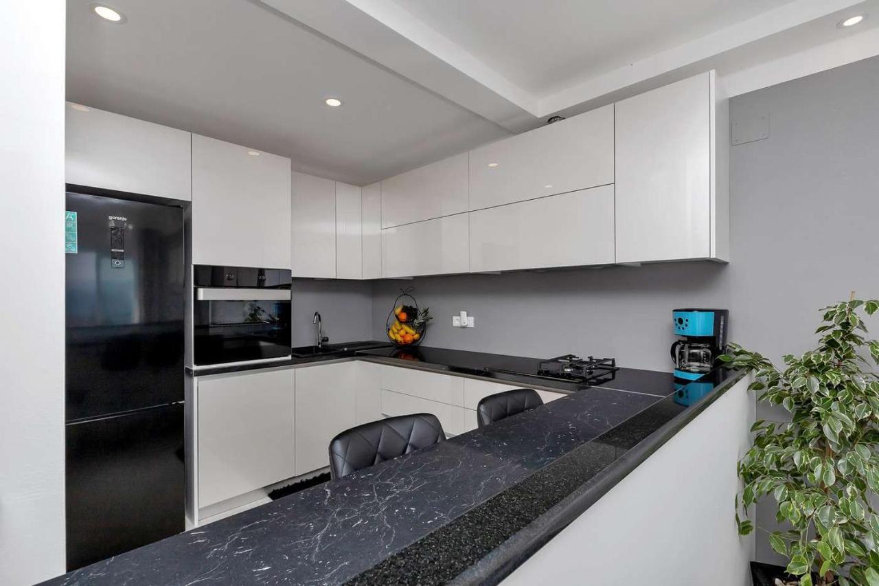 Luxurious Apartment Nino Макарска Екстериор снимка