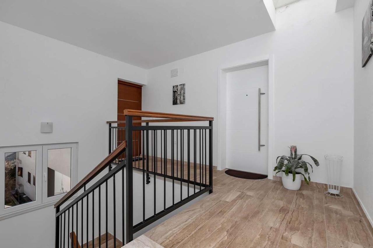 Luxurious Apartment Nino Макарска Екстериор снимка